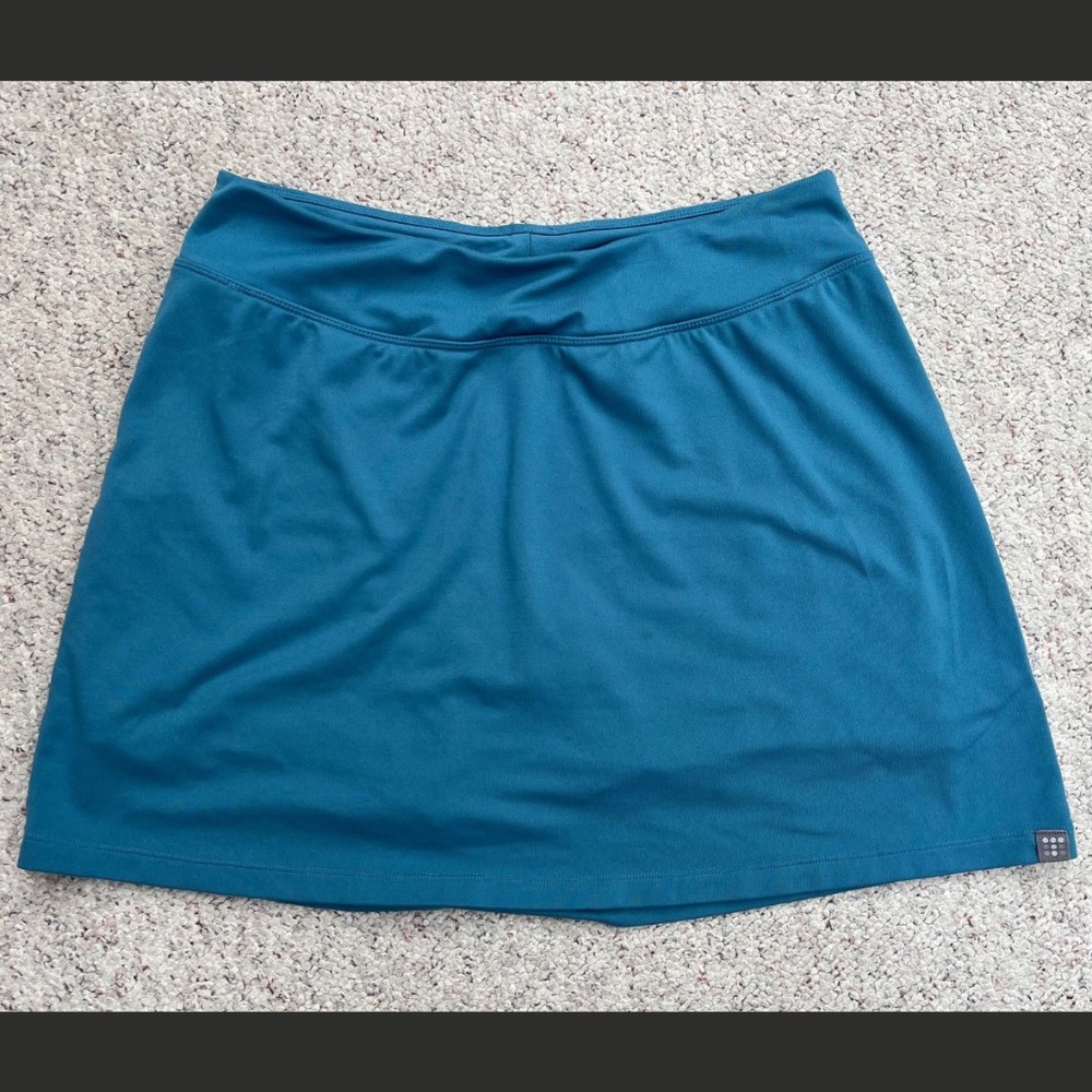 Title Nine Original Dream Skort 16" Skirt Teal w/ Navy Shorts Under Size Medium